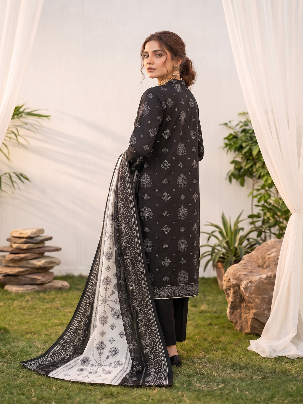 Unstitched Printed Lawn 3 Piece Suit