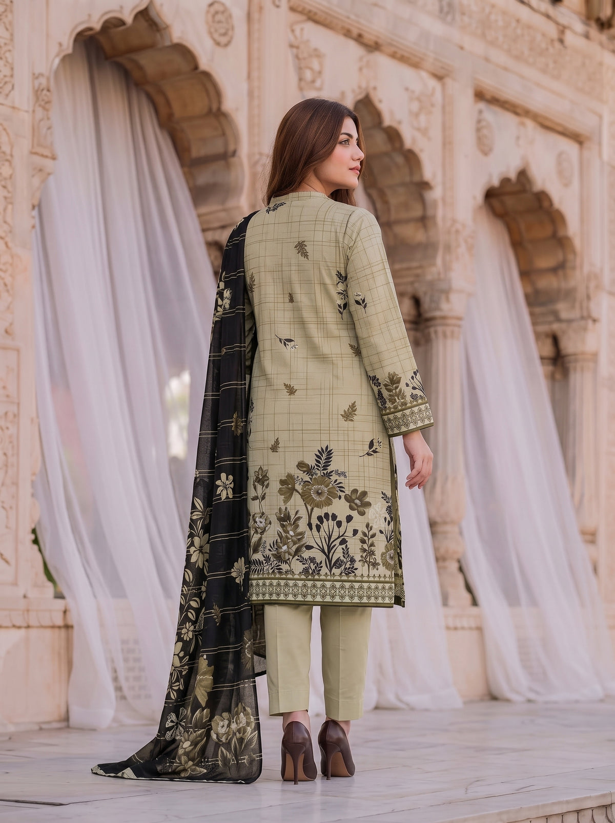 Gul-e-Saher – 3 Piece Printed Lawn Suit