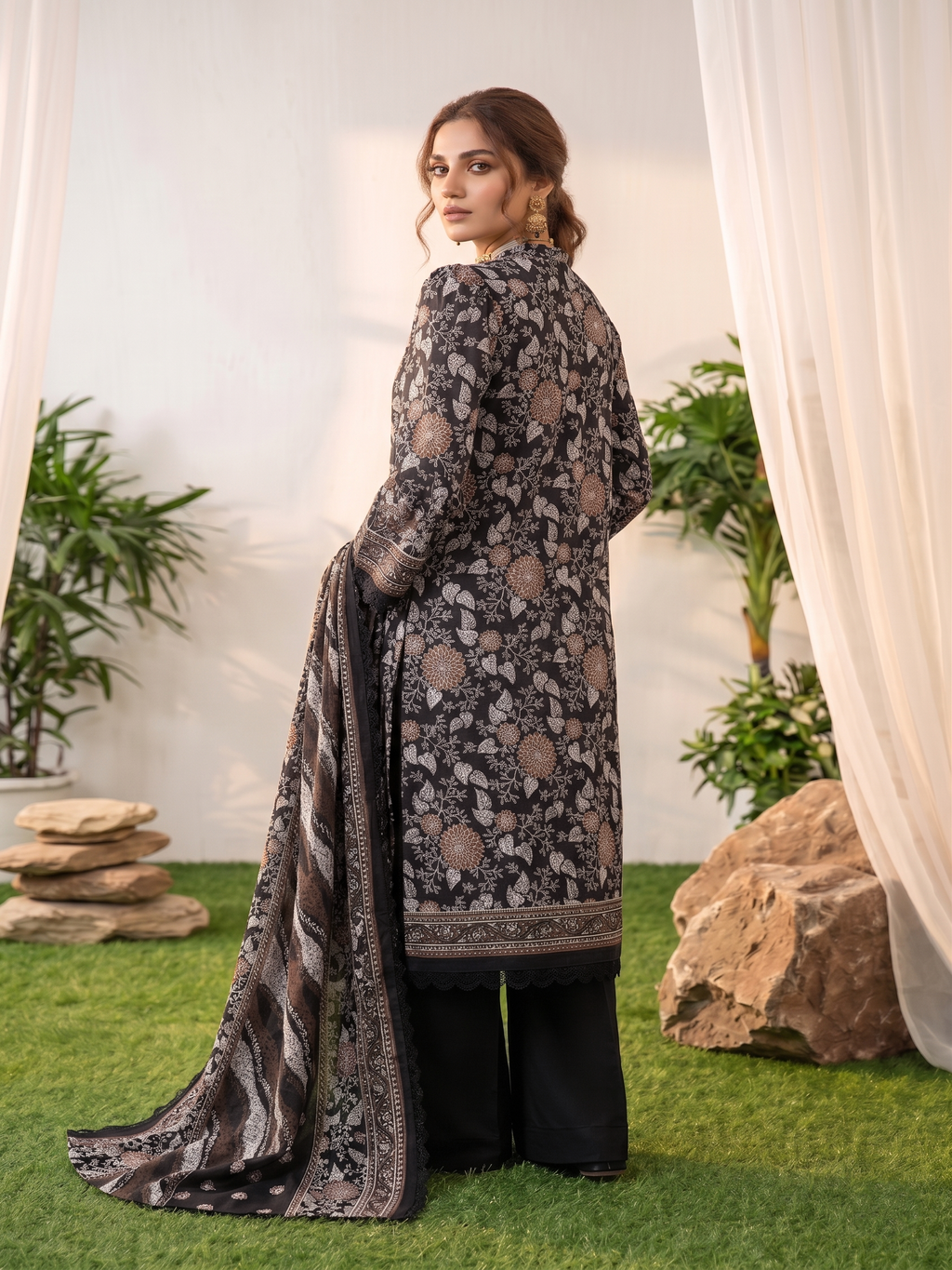 Unstitched Printed Lawn 3 Piece Suit
