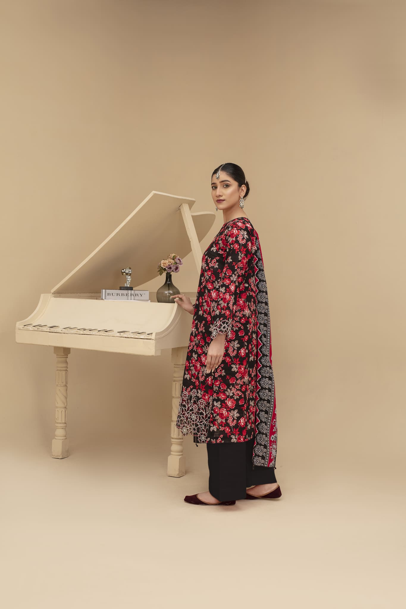 Unstitched Khaddar Print with Embroidery Patches 3 Piece